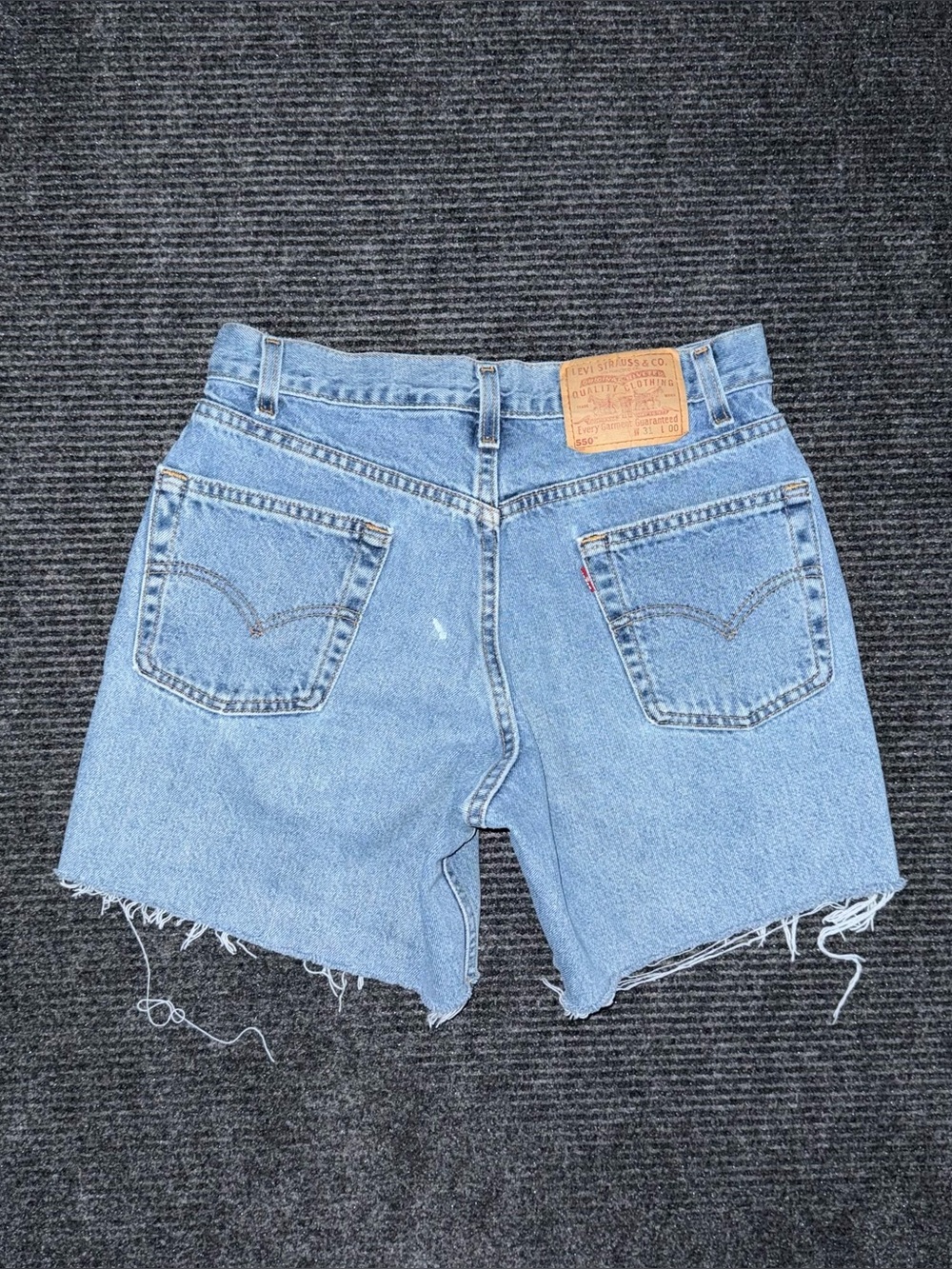 Vintage 90s Levi’s 550 Relaxed Fit Denim Shorts Sz 28 (tag 31) USA Made Jorts